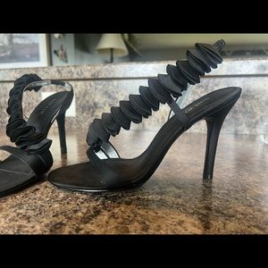 Nine West Gorgeous black Satin material, ruffle detail high heels sz 8.5
